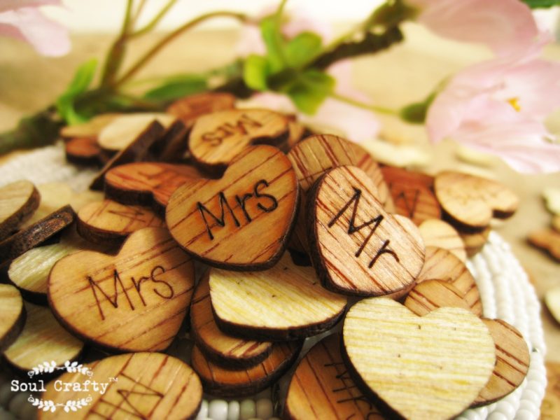 100pcs Mr Mrs 15mm wooden hearts confetti
