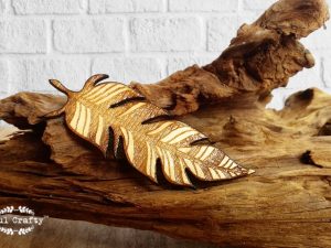 feather wooden hair clip